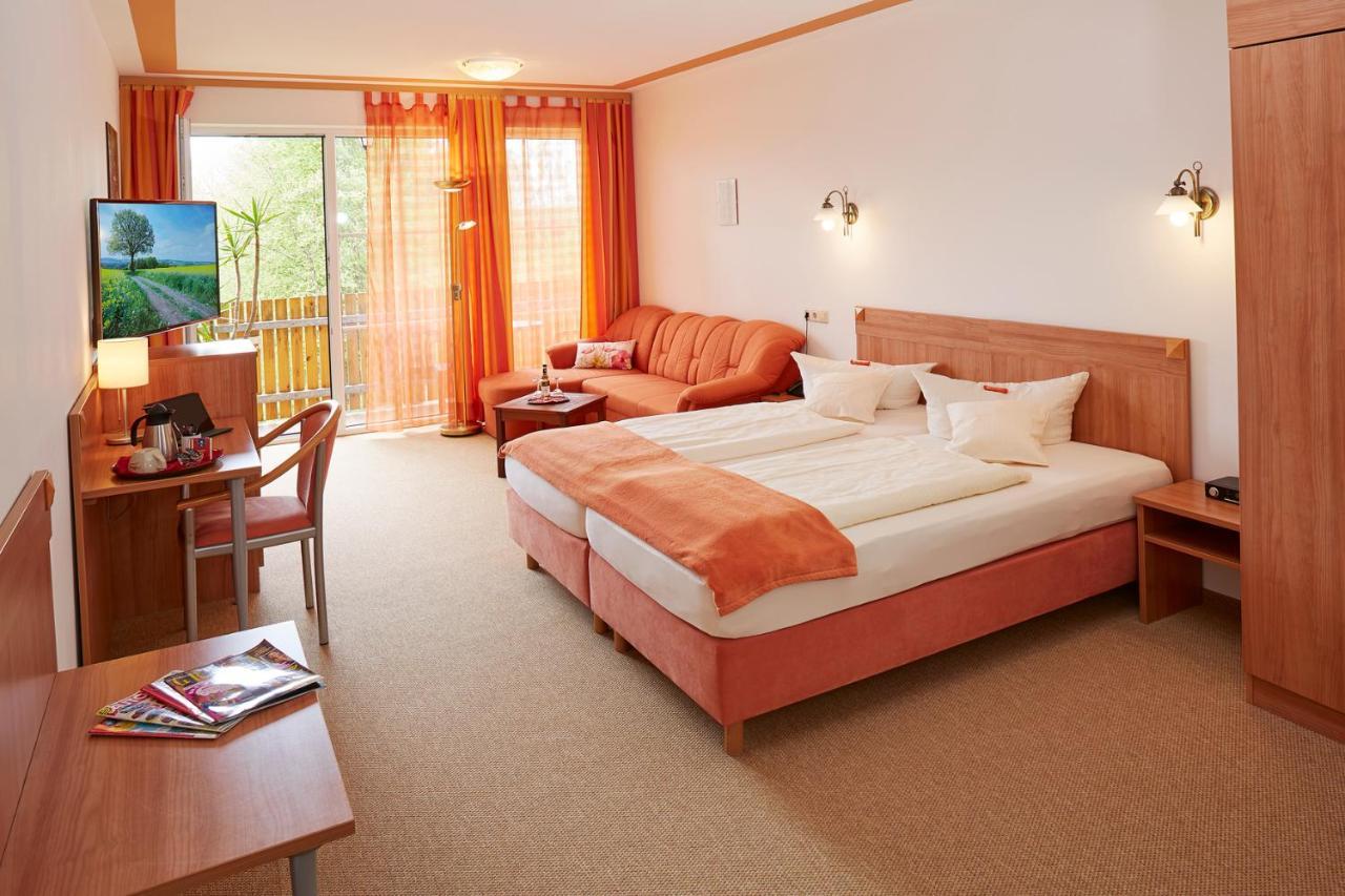 Land- Und Aktivhotel Altmuehlaue Бад-Родах Экстерьер фото